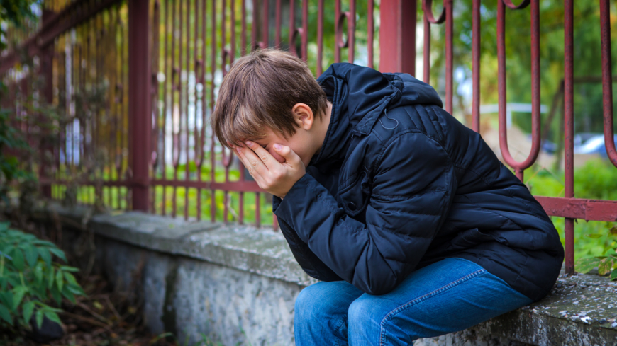 Den som är utsatt för mobbning känner ofta skuld, får skamkänslor och tror att felet ligger hos en själv. Foto: Shutterstock